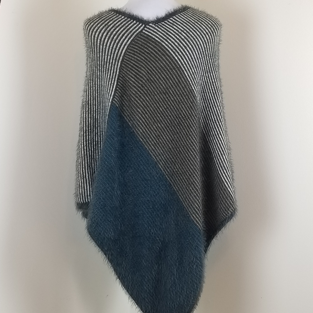 Poncho - Picture 4 of 6